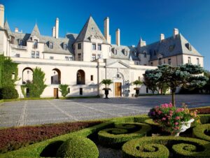 oheka-castle-courtyard (1)